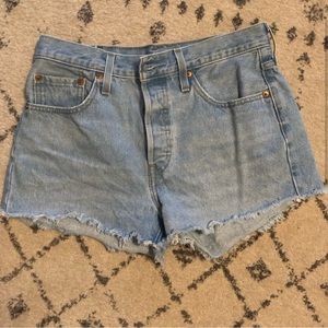 Levi’s Women’s 501 Original Shorts size 28